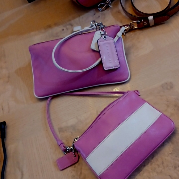 VINTAGE 2000's TWO COACH LEATHER WRISTLETS & 2007 COACH BAG - Picture 6 of 17